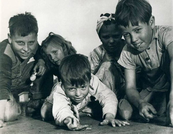  Παιχνίδια του δρόμου και της πλατείας
